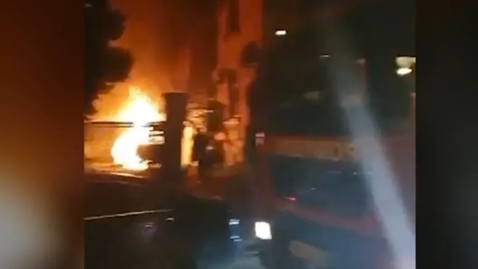 Atac în stil mafiot: mașina unui cunoscut afacerist din Gorj a explodat în curtea casei /Captură video