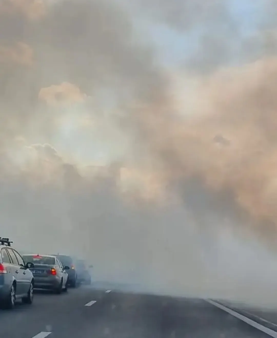 Trenuri blocate din cauza incendiilor de vegetație din Fundulea. Foto/Profimedia