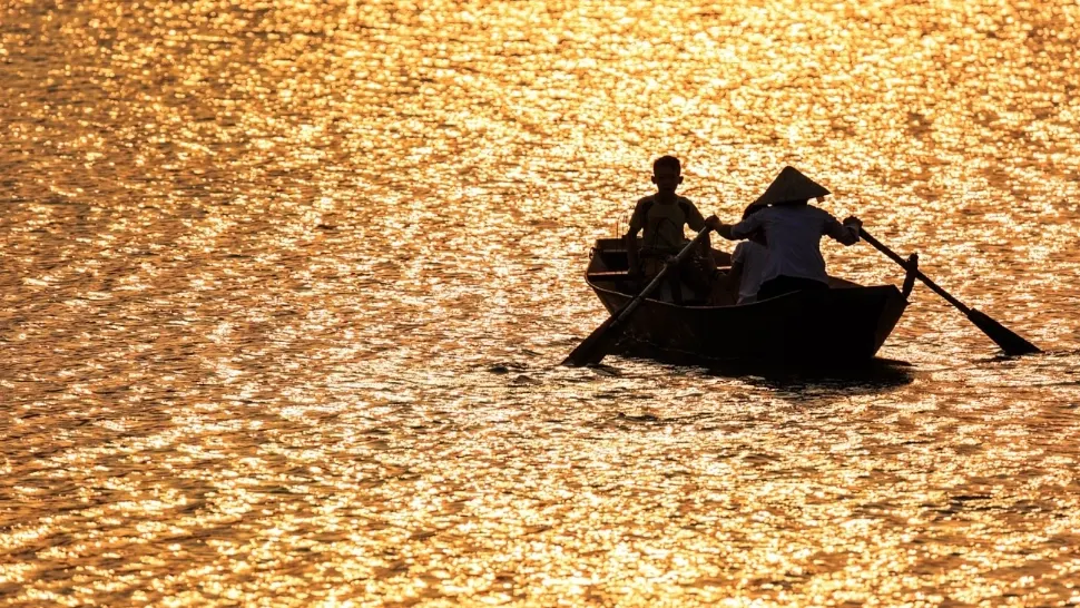 Alertă meteo: cod portocaliu de caniculă și nopți tropicale, cod galben de vijelii cu grindină - HARTA