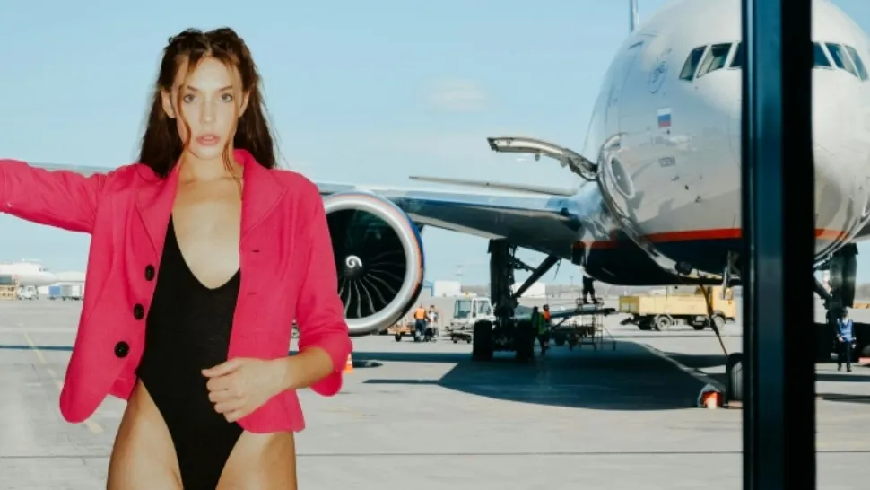 O companie aeriană a refuzat îmbarcarea unei pasagere pentru că era „prea dezbăcată”. Foto: Unsplash