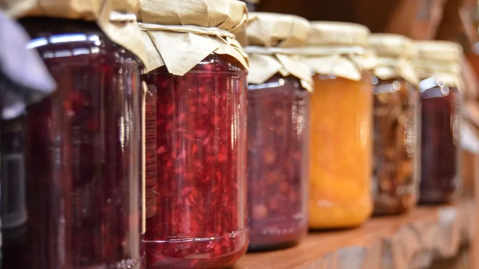 Ce trebuie să pui în borcanele cu gem pentru a împiedica formarea mucegaiului