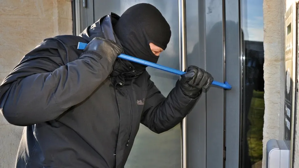 Val masiv de jafuri în România. Avertismentul Poliției: cum profită hoții de perioada concediilor