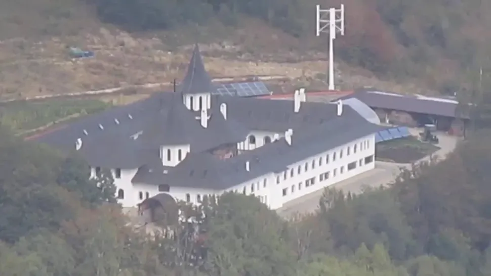 Unde este mănăstirea din România care interzice accesul femeilor?