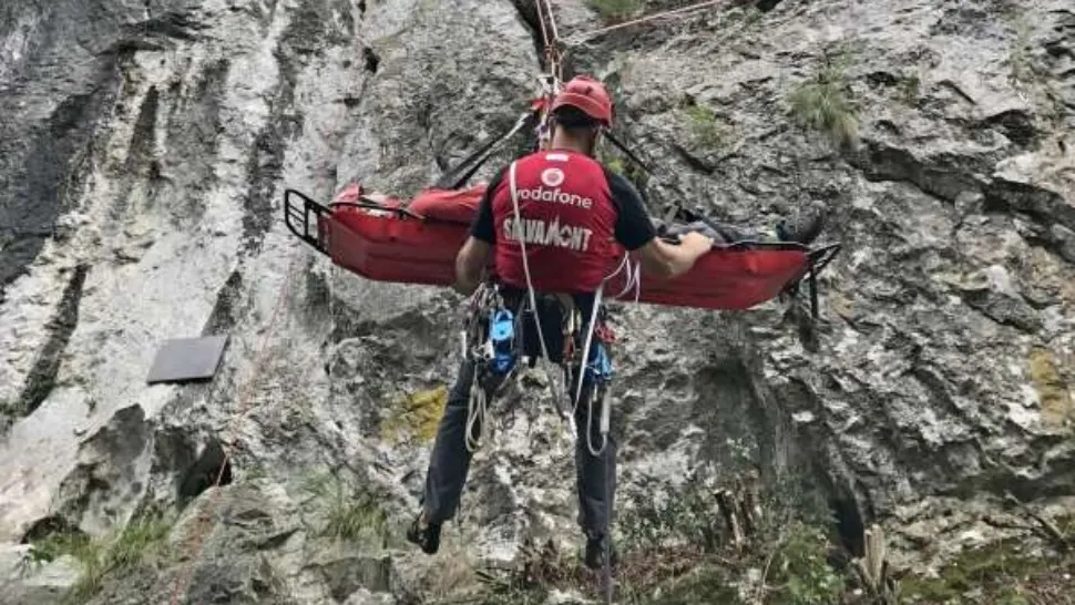 Salvamont, în alertă: Un bărbat a căzut în gol de la 70 de metri, pe munte. Foto: Facebook