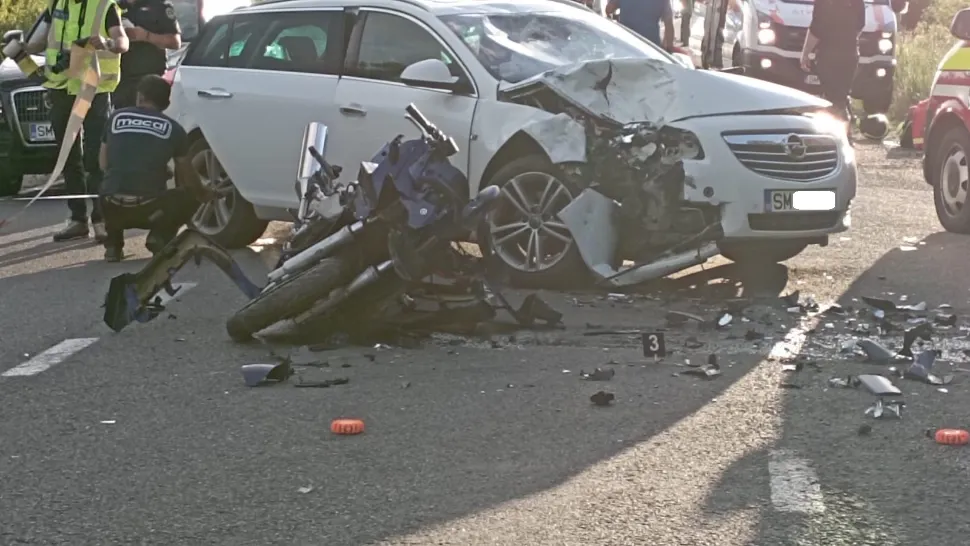 Conform poliției, șoferița nu a acordat prioritate motociclistului. Foto/ISU
