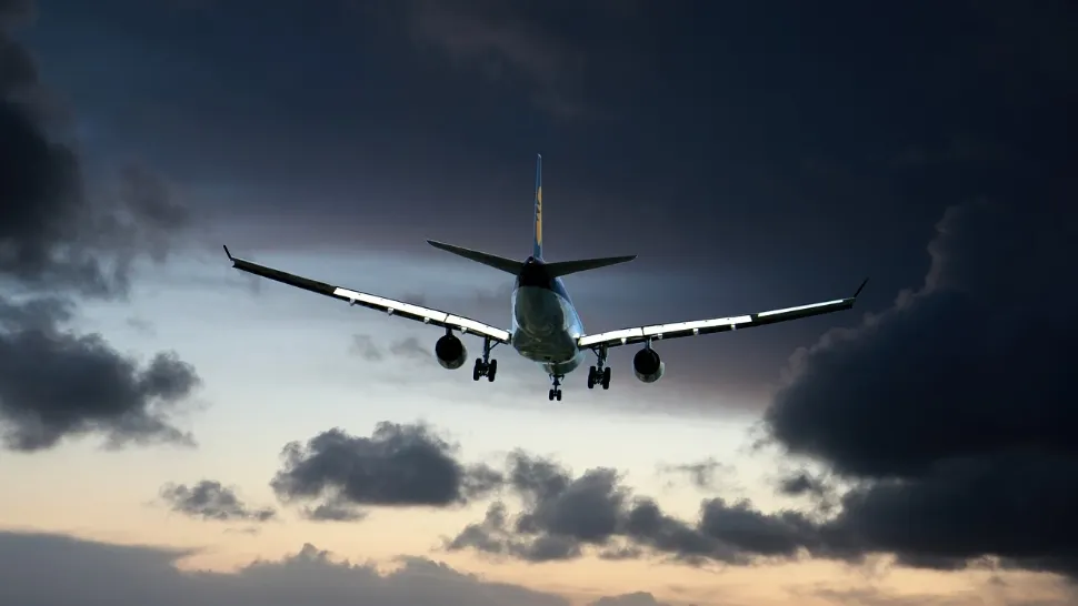 Vremea rea dă peste cap traficul aerian de pe Aeroportul Otopeni. Două avioane au fost redirecționate pe alte aeroporturi