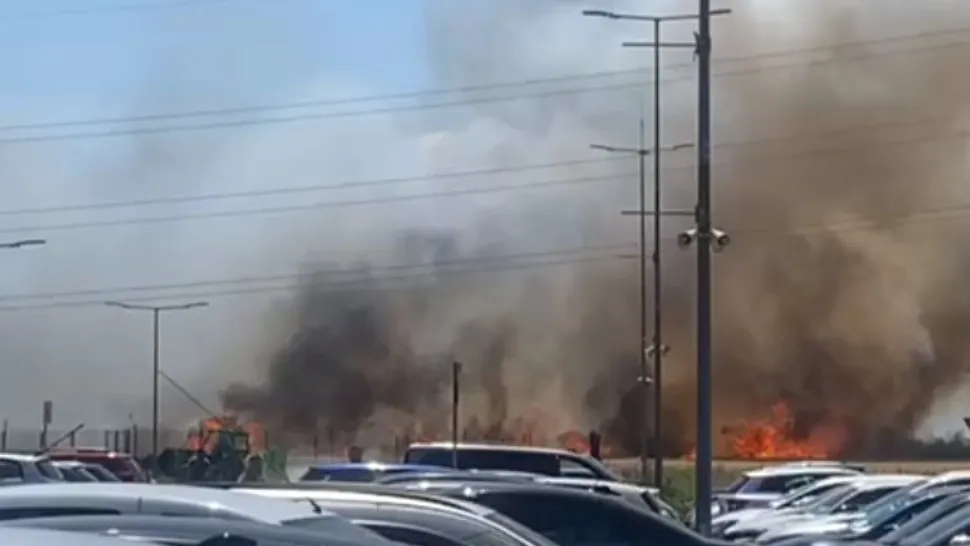 Incendiu puternic în apropiere de Capitală! Mai multe apeluri la 112 de la oamenii panicați: imagini uluitoare/ Meteoplus