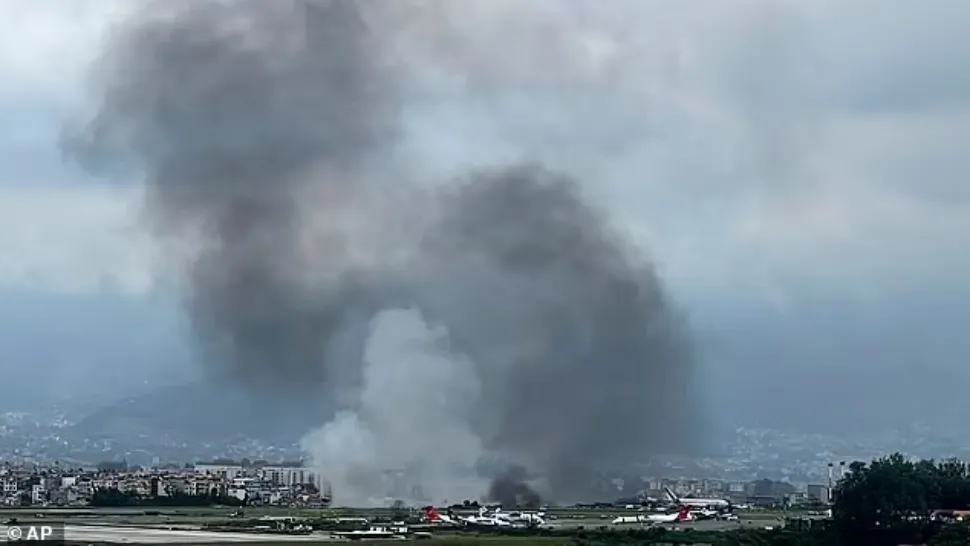 Tragedie aeriană. Un avion s-a prăbușit în Nepal: cel puțin 18 persoane au murit. Pilotul, singurul supraviețuitor - VIDEO