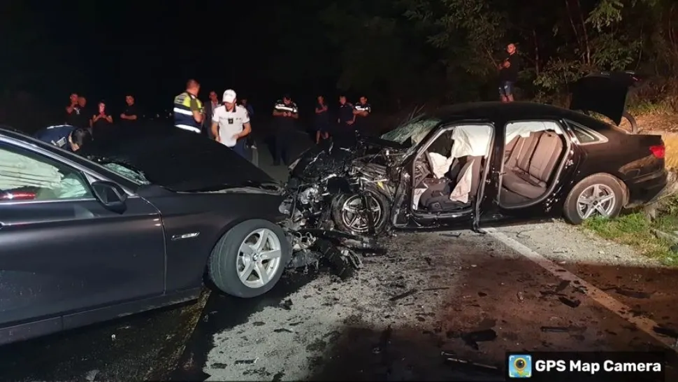 Şapte oameni transporțați la spital după un accident în care au fost implicate 2 autoturisme, pe o șosea din Gorj