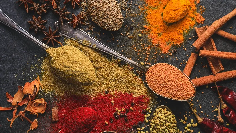 Condimentul din bucătărie cu cel mai puternic efect antiinflamator. Trebuie să-l introduci în alimentația ta. Beneficiile sale sunt multiple