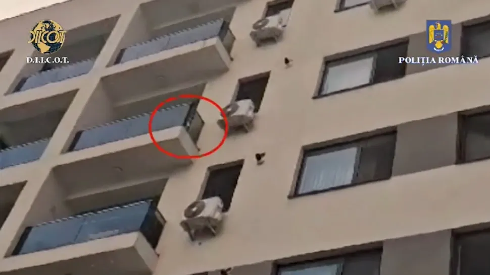 Au aruncat drogurile pe geam, dar au căzut direct în capul polițiștilor