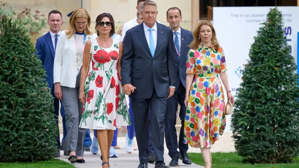 Haine și accesorii de lux purtate de Carmen Iohannis la un eveniment