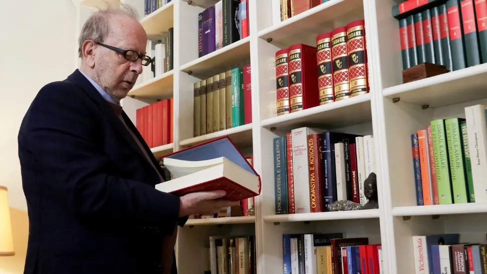 Ismail Kadare, cel mai cunoscut sciitor albanez. Foto/Profimedia