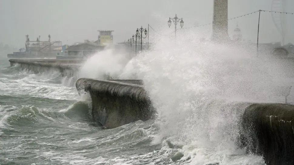 Potop în Marea Britanie. Va ploua în 24 de ore cât într-o lună, a fost emisă avertizare de fenomene meteo ce pun în pericol viața