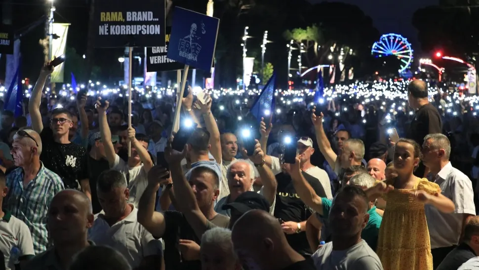 Proteste violente în Albania. Se cere demisia lui Edi Rama, premierul care-l plătea pe Florian Coldea cu sume uriașe pentru consiliere