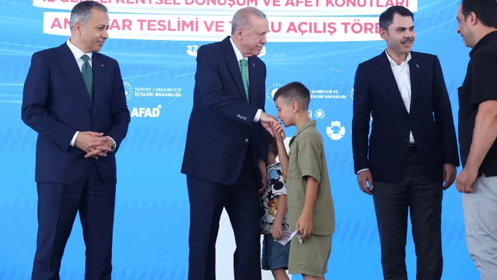 Recep Erdogan a pălmuit un copil, pentru că nu a vrut să îi sărute mâna. Foto: Profimedia