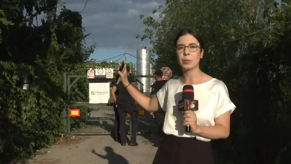 Bombă ecologică, la marginea Capitalei. SURSE: Ponta și Tărău, în spatele firmei! Munți de deșeuri periculoase sufocă zona!