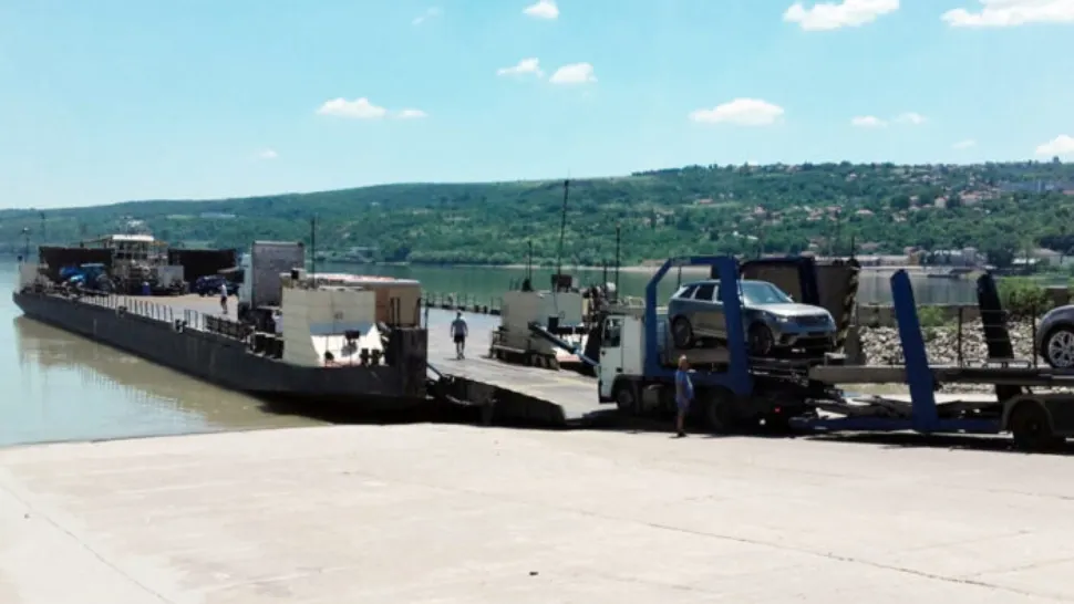 Traversarea Dunării cu bacul, pe la Bechet, a fost SUSPENDATĂ, din cauza nivelului scăzut al apei