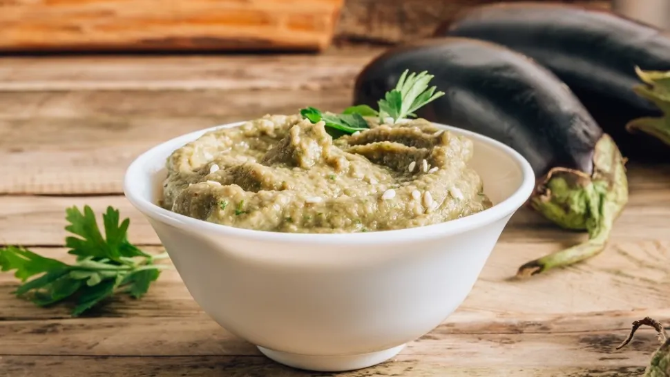 Ce trebuie să pui în salata de vinete, ca să nu iasă cu gust amar
