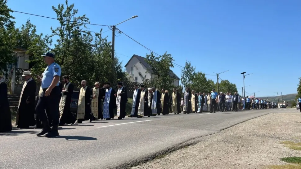 Pelerinaj la Mănăstirea Nicula de Sfânta Maria 2024. Zeci de mii de credincioși au venit să se roage în zi de mare sărbătoare