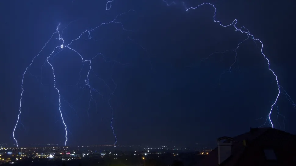 Furtună cu descărcări electrice.