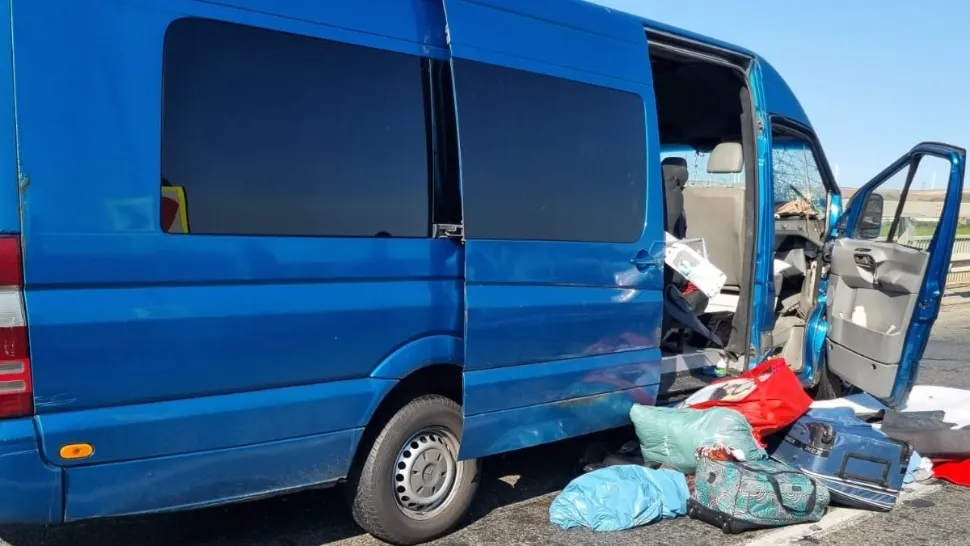 Plan Roşu de Intervenţie la Cernavodă! Un microbuz și un autocar s-au ciocnit, mai multe victime transportate la spital