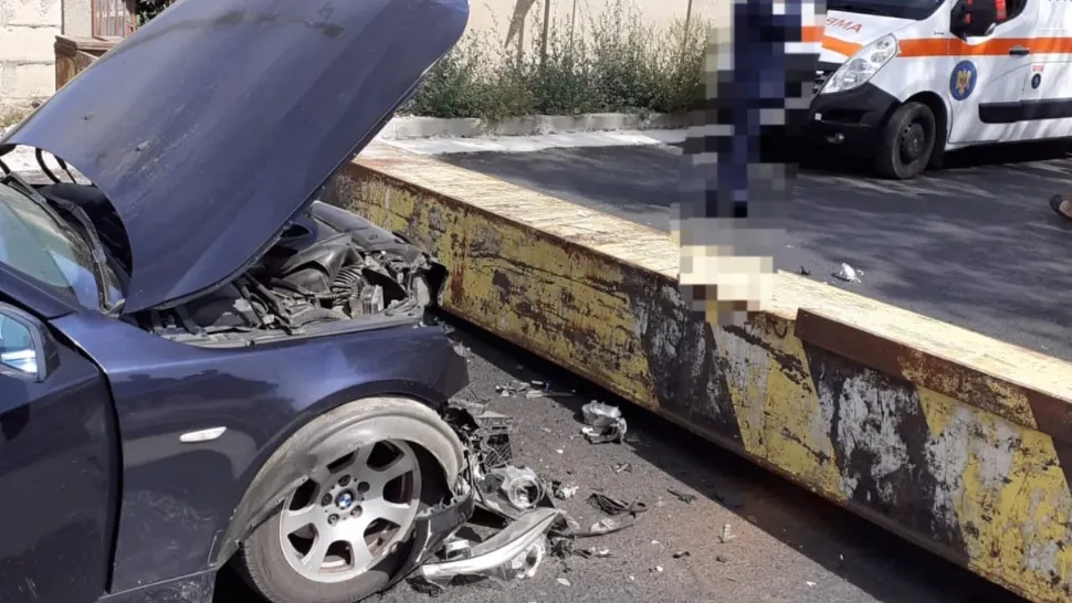 Incident grav, în Videle! Două victime, după ce un limitator de înălțime a căzut în fața unei mașini