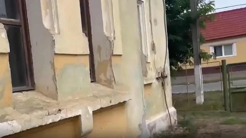 Copiii de grădiniță împart toaletele cu clienții unei cârciumi. Imagini de coșmar la Brașov: cum s-a ajuns la această situație/ Captură brasov.net