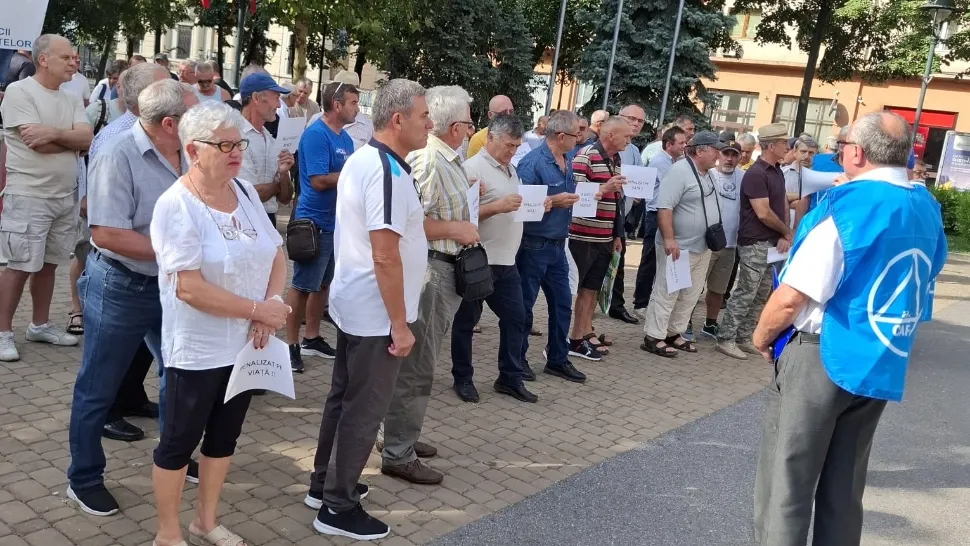 Minerii ies în stradă, nemulțumiți de recalcularea pensiilor: Suntem VICTIME ale noii legi - FOTO