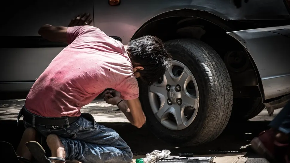 Escrocheria "mecanicul prietenos" face din ce în ce mai multe victime