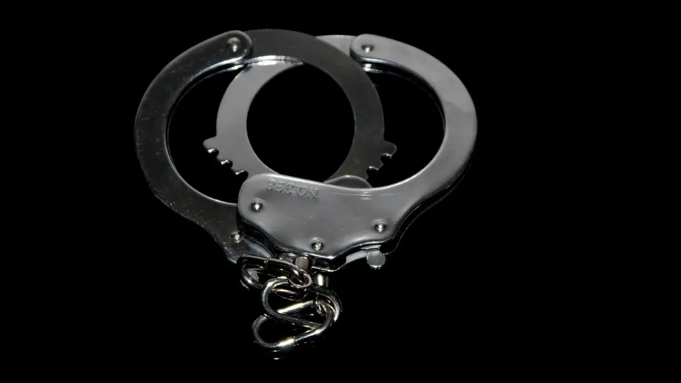 Dosar penal pentru înșelăciune. Doi oameni au fost reținuți în legătură cu vânzarea de autoturisme achiziționate în leasing