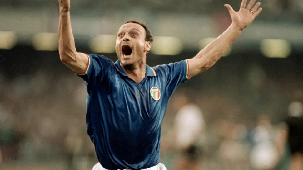 Este doliu în lumea fotbalului. Un celebru atacant italian a murit