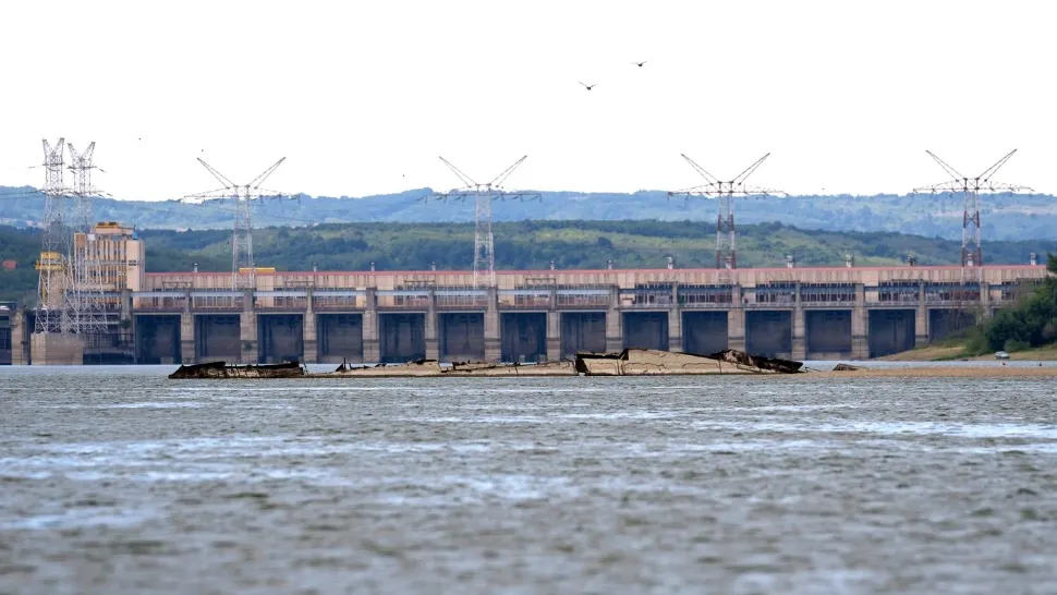 Producția de energie electrică a scăzut la o treime la hidrocentralele Porțile de Fier, cele mai mari din România
