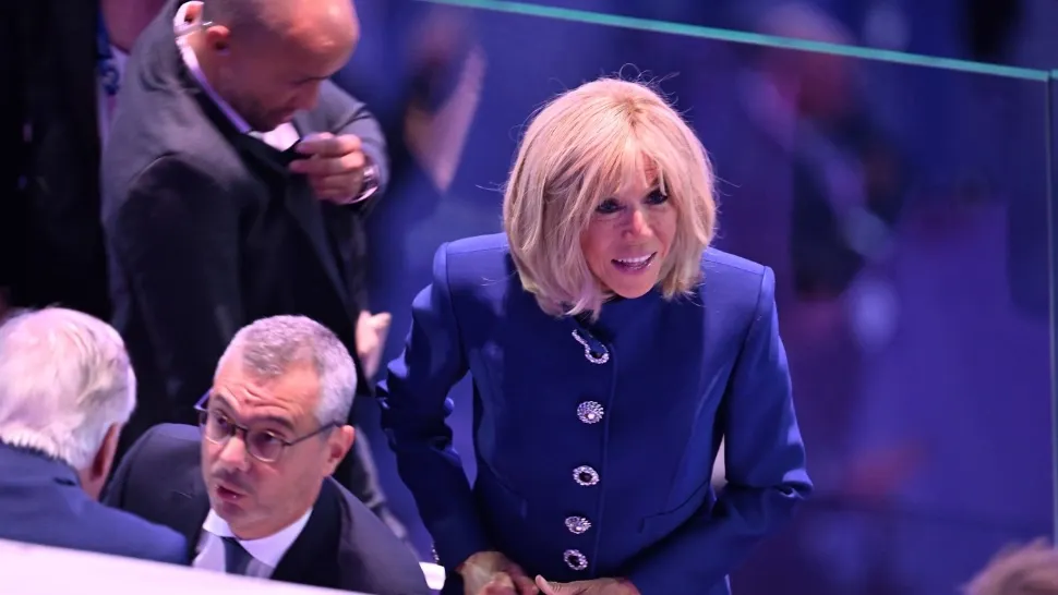 8.000 de euro despăgubiri pentru Brigitte Macron, în urma unei știri false că s-ar fi născut bărbat