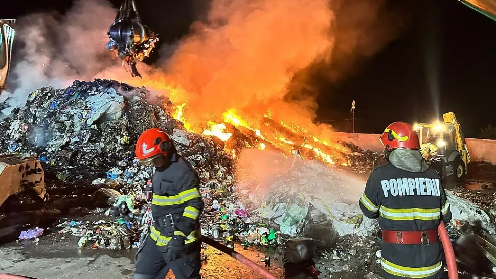 Câțiva copii au provocat un incendiu masiv în Vrancea, din joacă. Pompierii au avut nevoie de 13 ore pentru a stinge flăcările