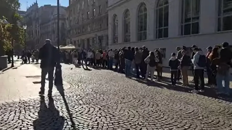 Cozi uriașe în București pentru votul la referendumul pentru aderarea Republicii Moldova la UE. Foto: YouTube