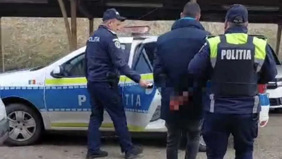 Atacatorul a fost prins şi imobilizat de către poliţiştii chemaţi la locul incidentelor. Foto/Poliția