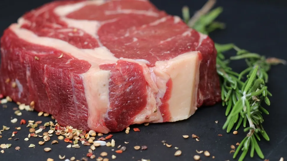 Cât de sănătoasă este carnea de porc. Ce spun specialiștii. Beneficii și riscuri la care te expui când consumi acest aliment