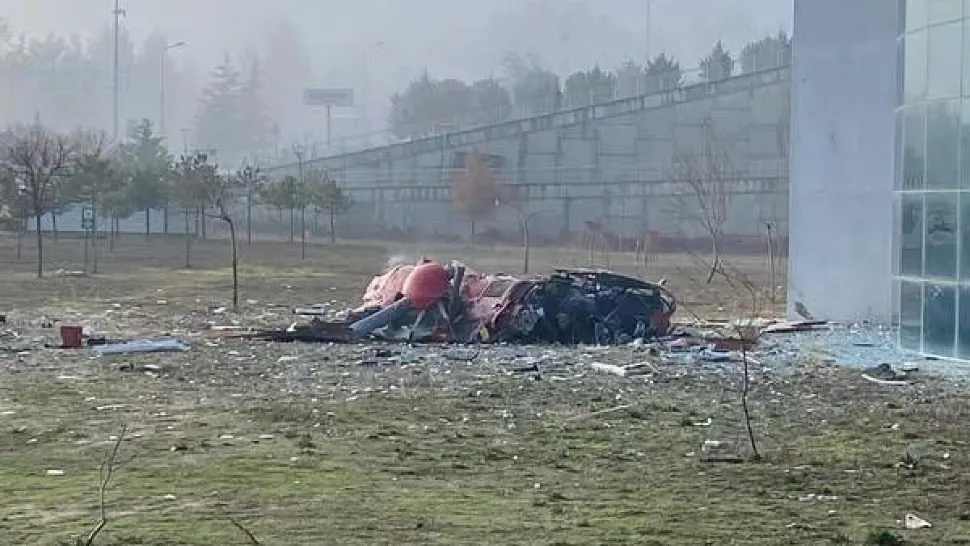 Tragedie aviatică: Elicopter-ambulanță prăbușit după ce a lovit un spital. Patru oameni au murit