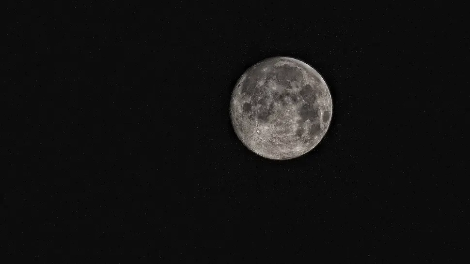 Eveniment astronomic misterios pe 31 decembrie 2024. Cum arată Luna Neagră de Revelion care încheie anul