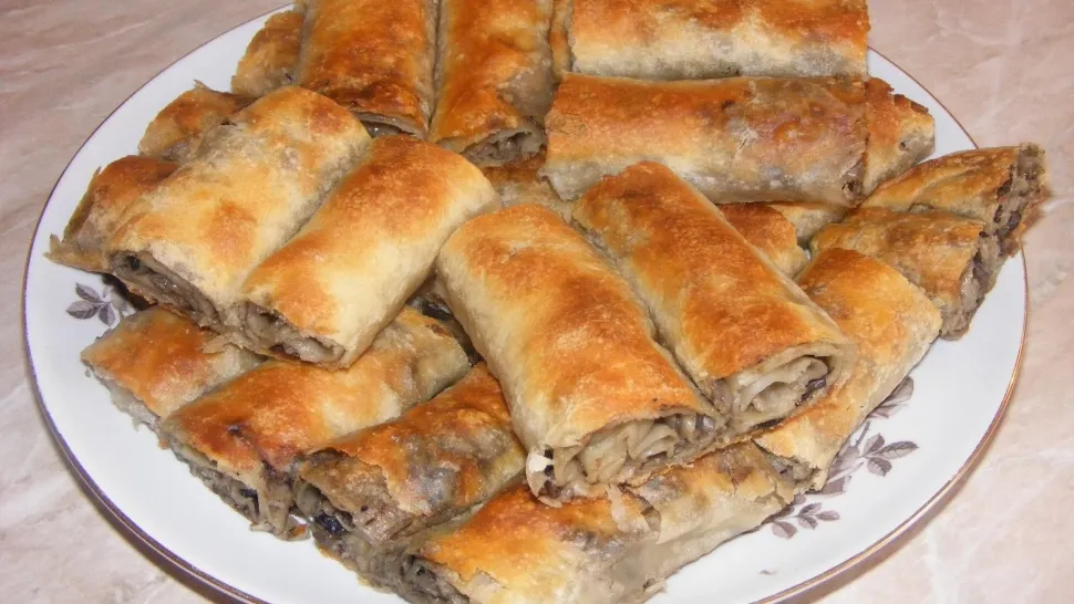 Plăcintă cu ciuperci și ceapă, rețeta care i-a cucerit pe internauți. Se prepară ușor și ai nevoie doar de câteva ingrediente