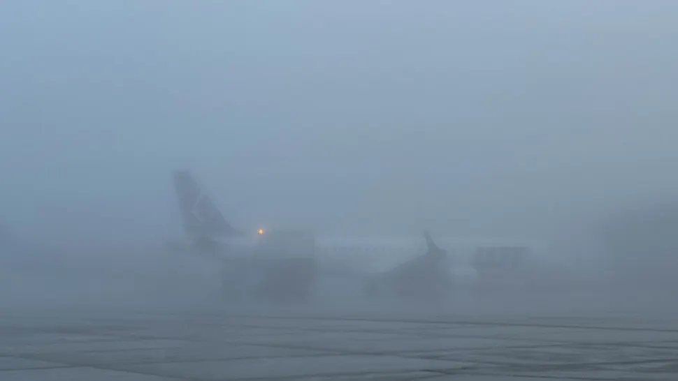 Traficul aerian, perturbat de ceață! Un zbor care trebuia să aterizeze la Iași a fost deviat spre un aeroport din Bulgaria/ Prfoimedia