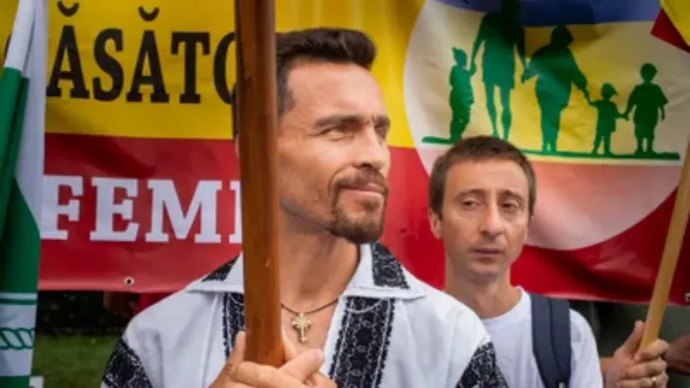 Eugen Sechila, apărat de unul dintre foștii săi camarazi de arme. Foto/Arhivă