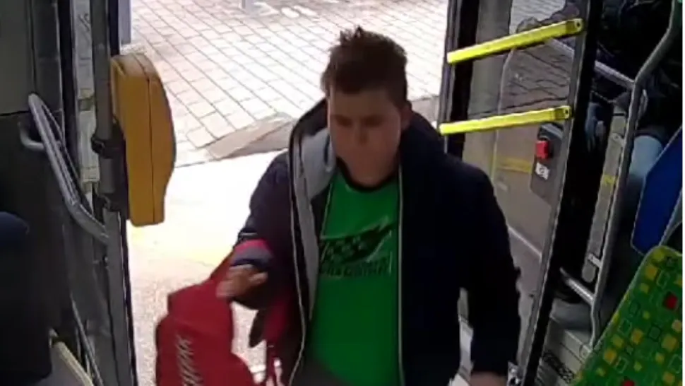 Alertă de copil dispărut la Iași! Un băiat de 13 ani a plecat la școală și nu s-a mai întors: unde a fost v[zut ultima dată/ Captură video