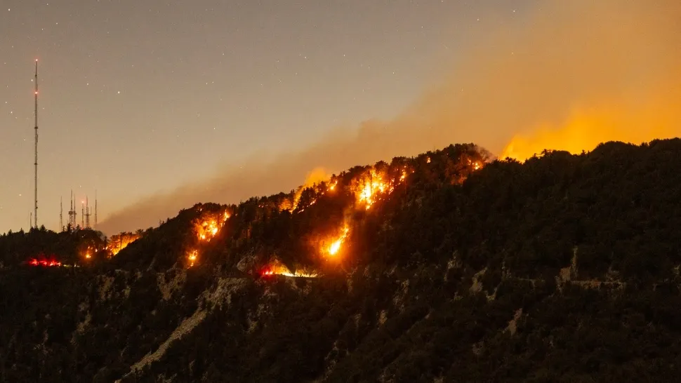 Bilanţul victimelor incendiilor din Los Angeles a ajuns la zece morţi. Flăcările au devastat o suprafaţă cât San Francisco, pagubele sunt uriașe.