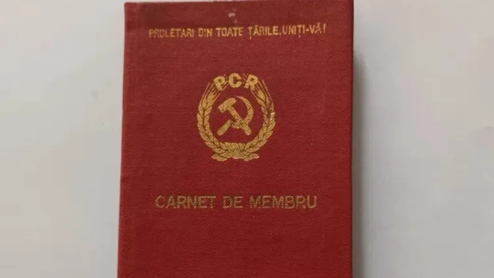 Cu cât își mai vând românii carnetele de partid dinainte de 1989. Foto: olx