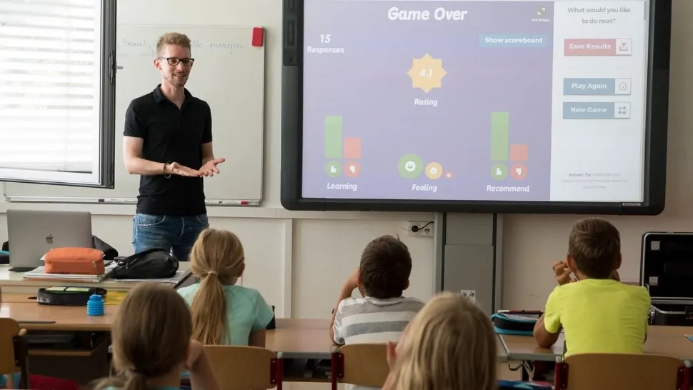 Guvernul Bolojan pune în cârca profesorilor ore suplimentare
