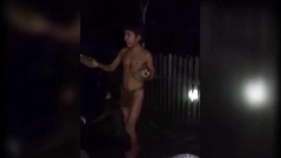 Un tânăr a intrat în contact cu civilizația pentru prima dată. Băiatul face parte dintr-un trib de indigeni din Amazon