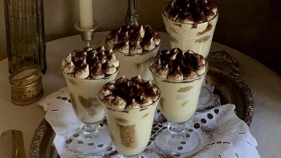 Tiramisu cu amaretti la pahar. O rețetă savuroasă, care se prepară rapid și este un deliciu pentru oricine o încearcă