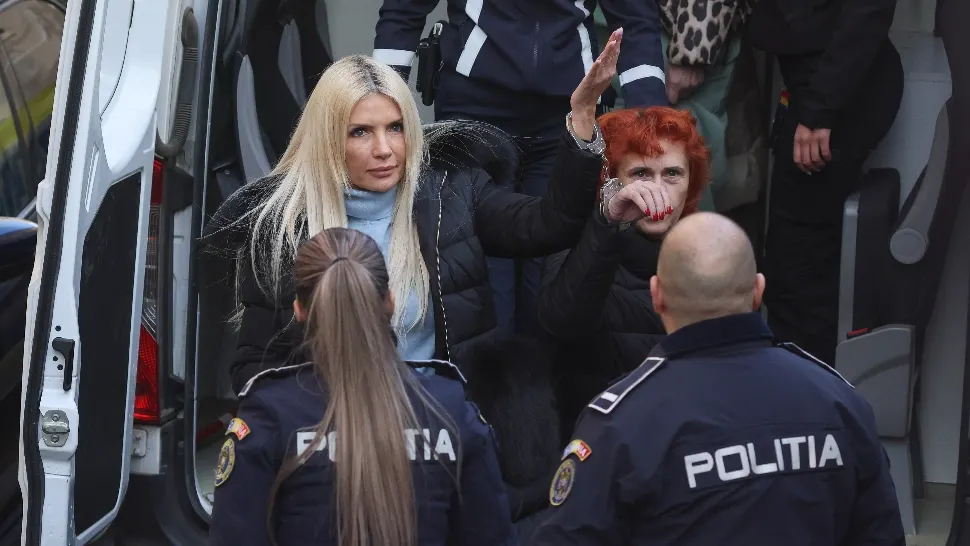 Ședința de judecată a Laurei Vicol, suspendată o oră. Foto/Inquam Photos/George Călin